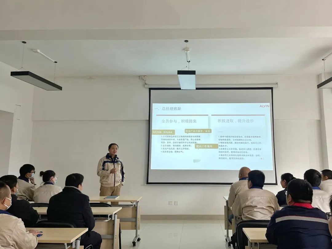 萬潤(rùn)光電舉行11月提案改善表彰大會(huì)